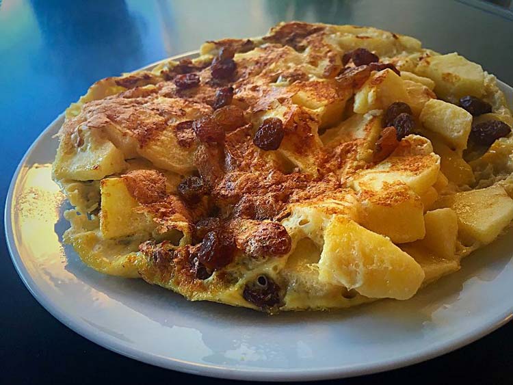 omelette pommes raisins secs et cannelle